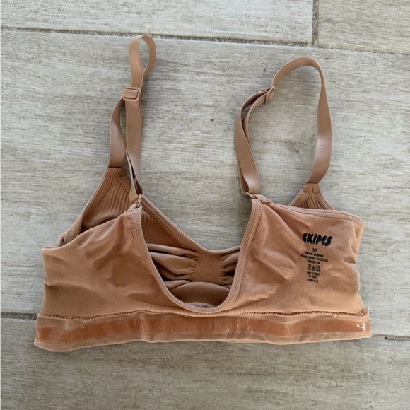 Skims Women's Seamless Sculpt Tan Bralette Small - Picture 4 of 5